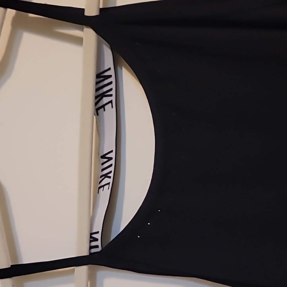 Nike Performance Tank - Picture 2 of 7